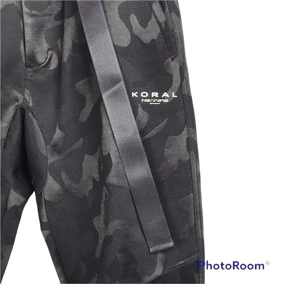 Koral black camo print pants attached adjustable belt nwot - Picture 5 of 7